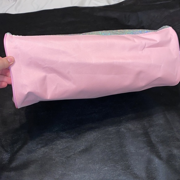 Unicorn overnight bag,NWT larger sized bag,perfect for travel,Kids overnight bag - Picture 6 of 12